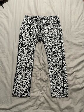 3/$30 Nike Black, White, and Blue Leopard Print Cropped Leggings
